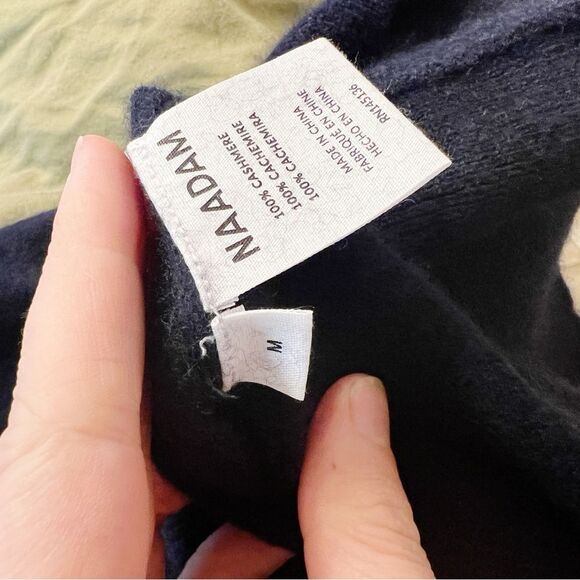 Naadam Fancy Cashmere V-Neck Sweater Size Medium Navy Blue - Picture 10 of 10